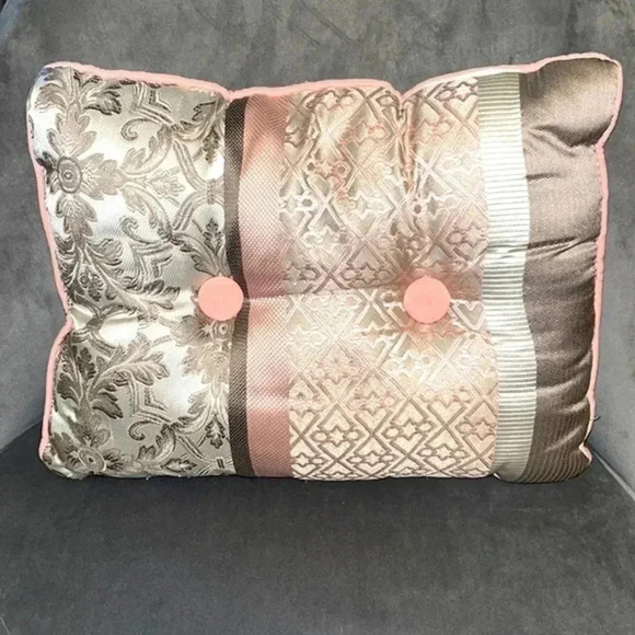 Pretty, accent pillow - Picture 2 of 7